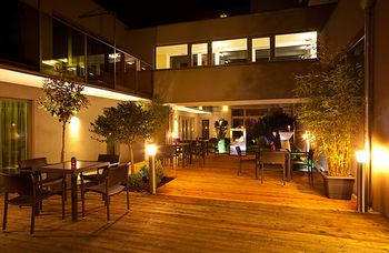 Pakat Suites Hotel