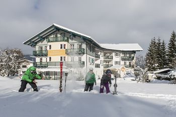 Crystls Aparthotel