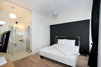 Aurellia Apartments
