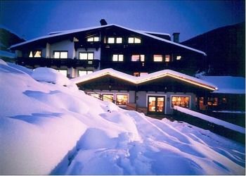 Ski- und Wanderhotel Höhlenstein
