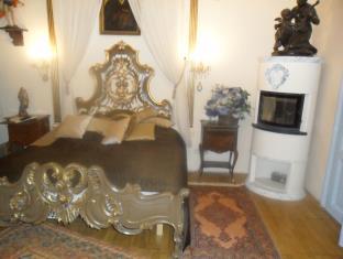 Elegant Home Near Castle