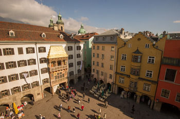 Golden Roof Apartments by Penz