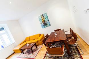 Two Bedroom Aparment, free Garage, 3 mins to Metr