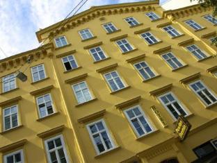 Saint SHERMIN bed breakfast & champagne