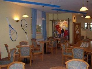 CenterCourt Hotel