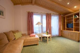 Cozy One Bedroom Apartment and Balcony