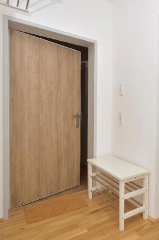 Innsbruck City Studio Loft with Garden View