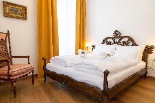 romantic central apartment, 2 br & balcony