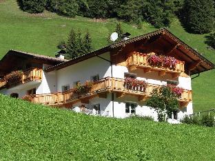 A well kept holiday home, full of atmosphere and with a wooden decor.