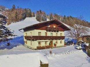 Apartment in Taxenbach with Garden, Garden Furniture, BBQ