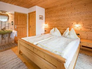 Spacious Apartment in Fugen near Ski Area