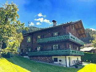 Cozy Chalet in Bramberg am Wildkogel with sauna close to ski lift