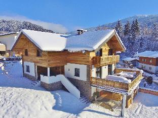 Luxurious holiday home near Wagrain with a hot tub