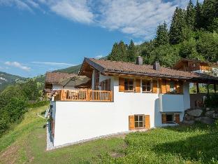 Chalet with 4 baths near Konigsleiten