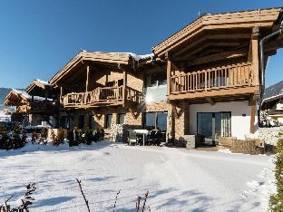 Luxury apartment in Piesendorf  Salzburgerland with balcony and sauna