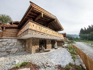 Luxury chalet with 2 bathrooms, near a small slope