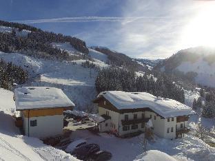 Cozy Holiday Home on Slopes in Maria Alm