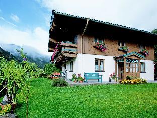 Modern Apartment in Saalbach-Hinterglemm near Ski area