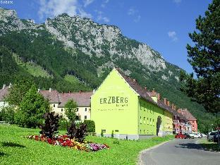 Hilltop Apartment in Eisenerz with Garden