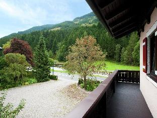 Fantastic chalet in Saalbach-Hinterglemm  Salzburgerland for 22 people
