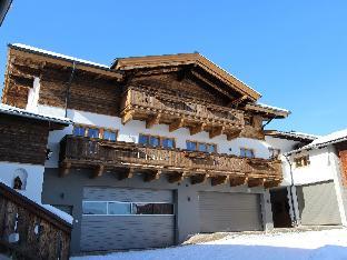 Modern ski-inski-out country house in Kaprun