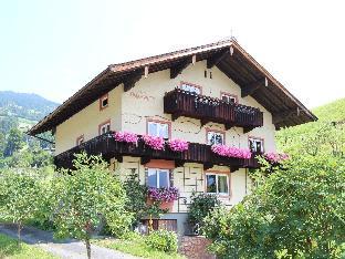 Huge Holiday Home in Hopfgarten im Brixental near Ski Lift