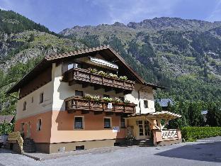Group house in the heart of the Tyrolean Otztal.