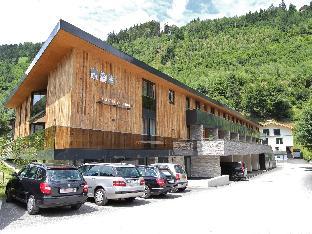 Luxury apartment with balcony and access to sauna