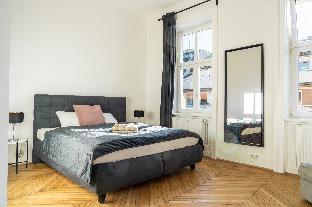 Rochus Stylish Stays Top 20