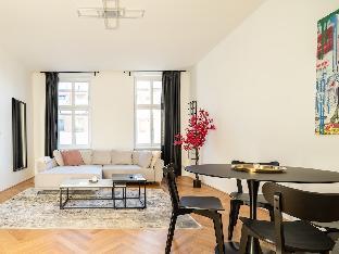 Rochus Stylish Stays Top 16