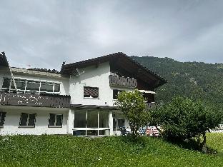 Beautiful apartment in Gortipohl with garden