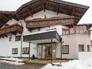 Mountain-view apartment with infrared sauna