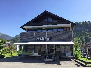 Modern Holiday Home with Mountain View