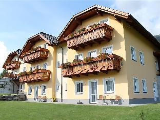 Beautiful apartment right next to cable car