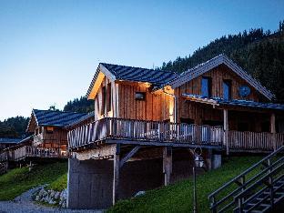 Luxury retreat with relaxing bubble bath