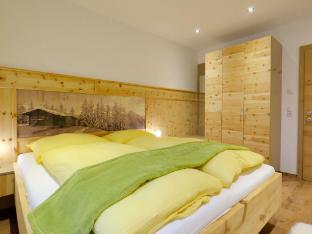 Top holiday flat in Fugen near the ski area