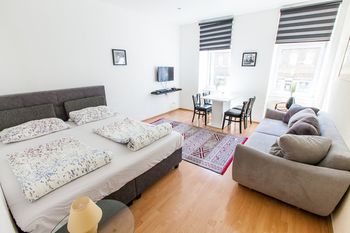 Central Apart 1 Min to Metro and Garage