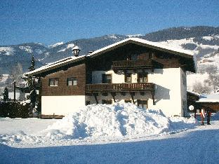 Spacious Apartment near Ski Area in Niedernsill