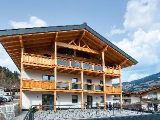 Spacious apartment in Uderns with balcony