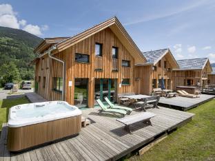 Modern chalet with whirlpool